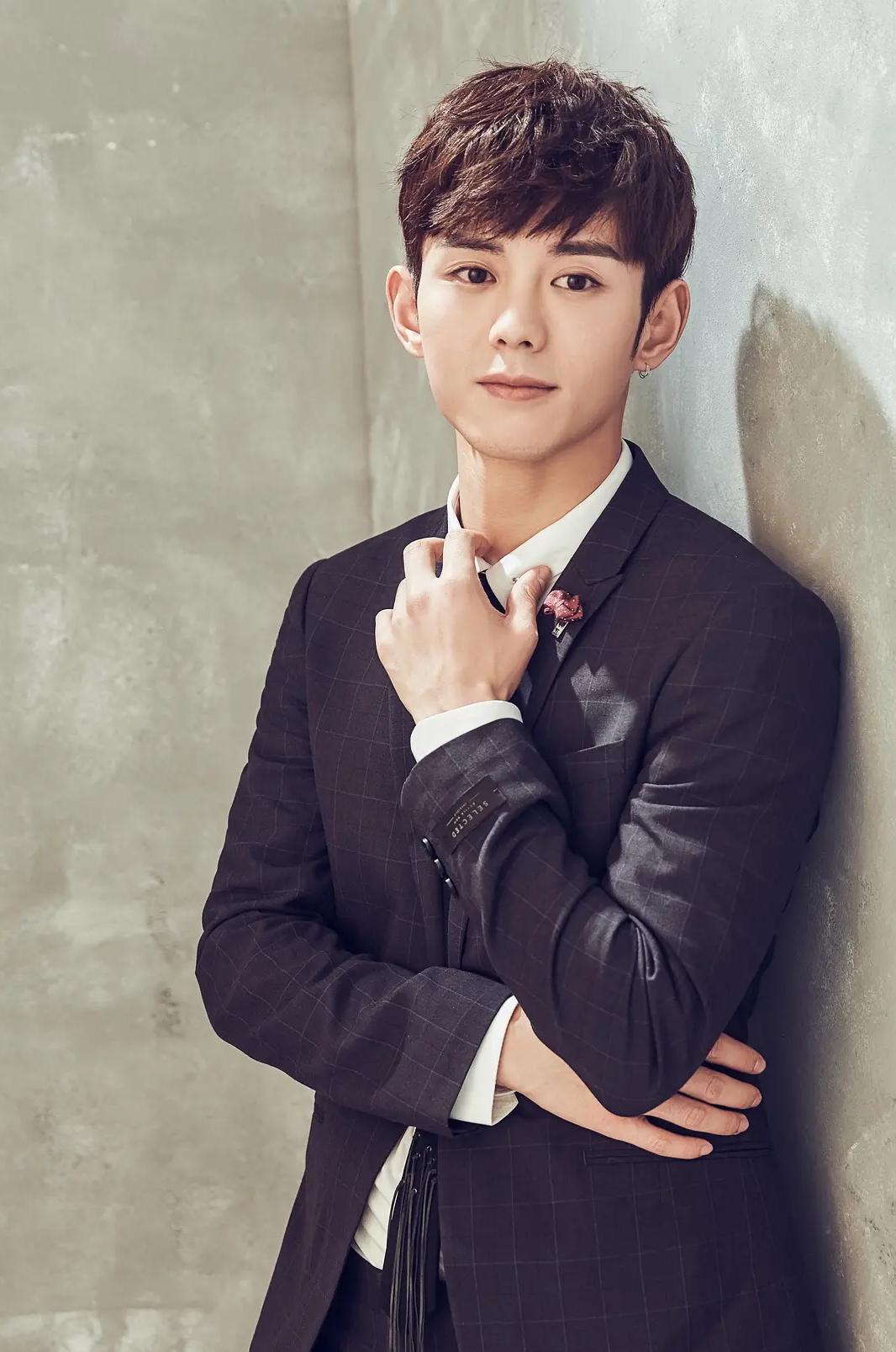 威仔最新照片，小巷中的隱藏寶藏探尋