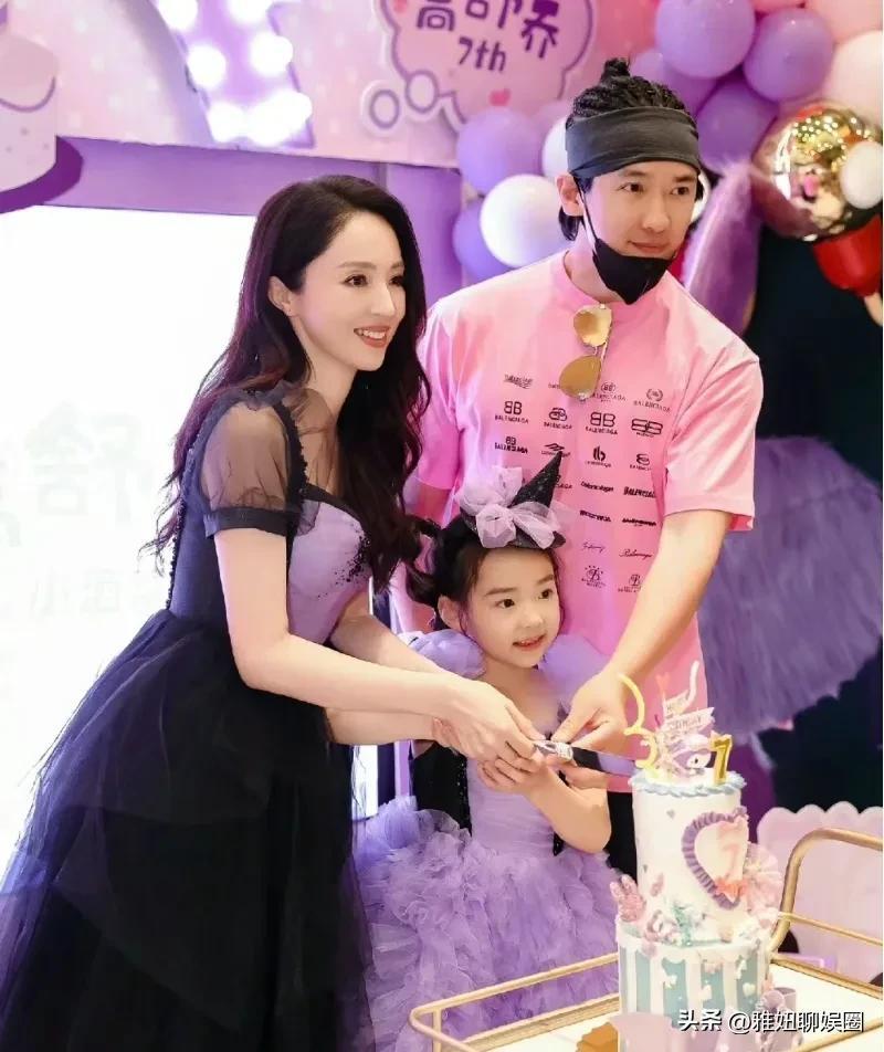 高云翔最新圖片，學(xué)習(xí)、變化與自信的舞臺風(fēng)采展示