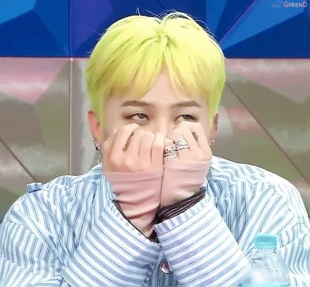 耐克最新海報(bào)引領(lǐng)運(yùn)動(dòng)風(fēng)尚，激發(fā)無限潛能，展示時(shí)尚力量