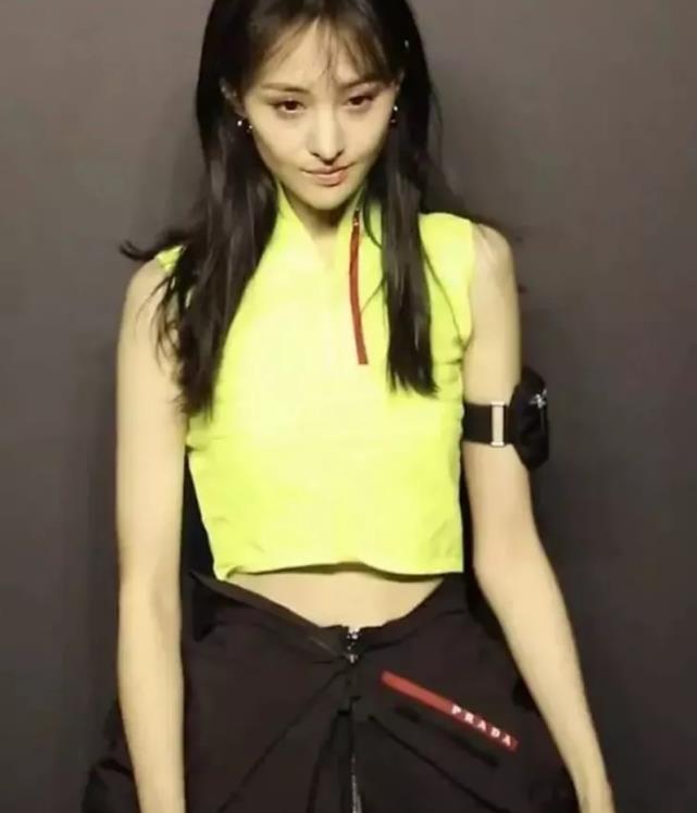 鄭爽最新動態(tài)2024，多維度審視與深度探討