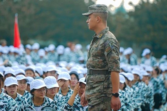 最新軍旅歌曲2024，軍歌嘹亮，情義永恒