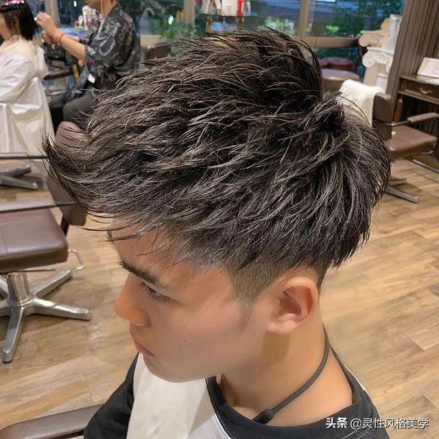 男性最新發(fā)型，心靈與自然的時(shí)尚之旅