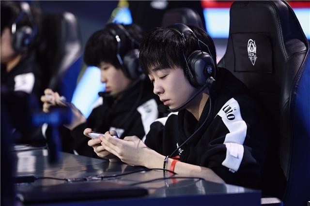 KPL秋季賽最新戰(zhàn)報，賽場風云激蕩，觀點探析全面呈現(xiàn)