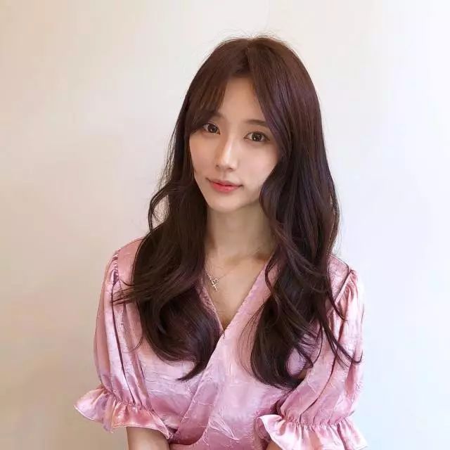 2024中長(zhǎng)發(fā)最新發(fā)型女，指南與步驟詳解，打造時(shí)尚發(fā)型！