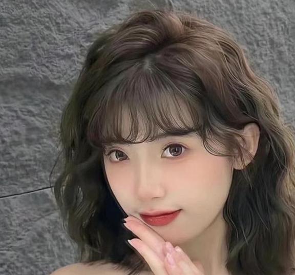 2024最新女式短發(fā)發(fā)型，展現(xiàn)自信與美麗的青春風(fēng)采