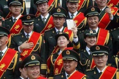 軍官轉(zhuǎn)業(yè)政策最新探索，小巷獨(dú)特風(fēng)味與轉(zhuǎn)業(yè)安置新動(dòng)向