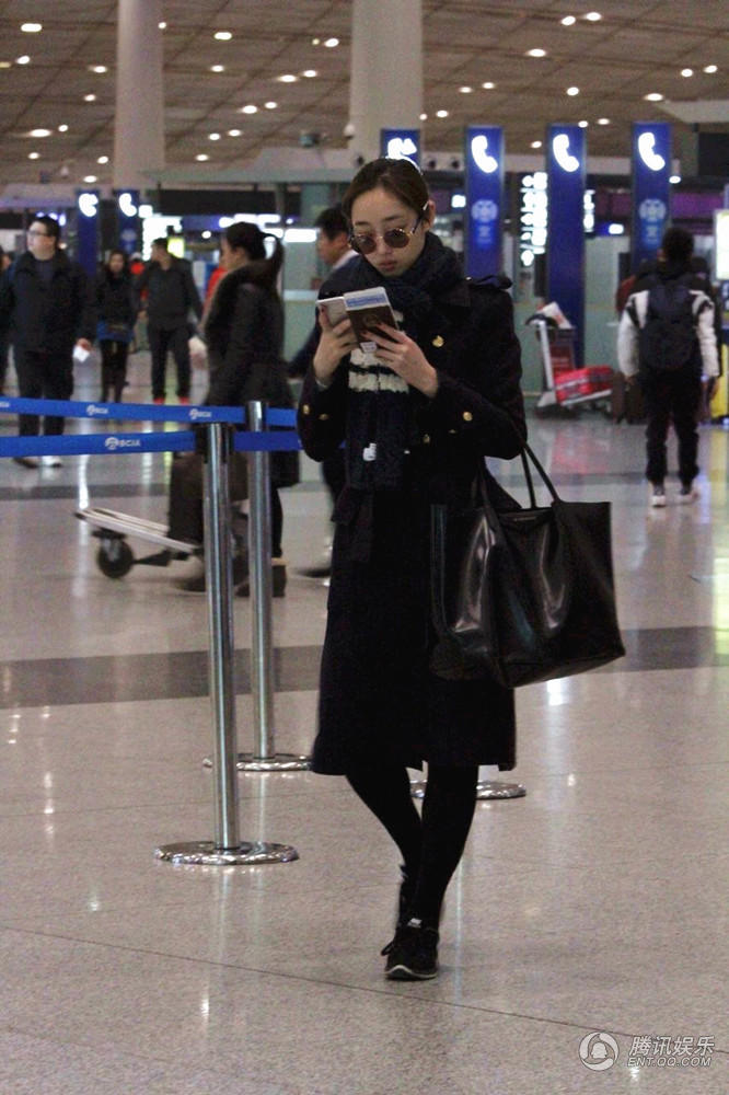 女星機場最新照片，星光下的溫馨相遇