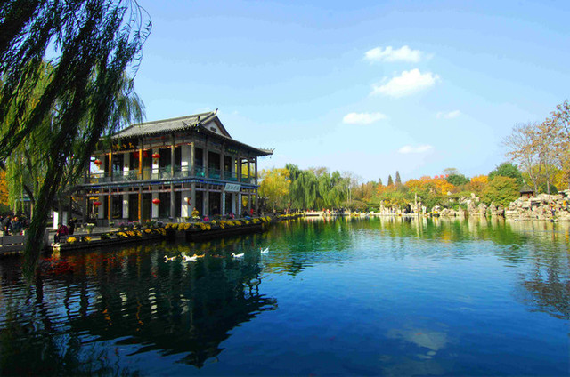 大明湖深度游，巷弄美食秘境探索