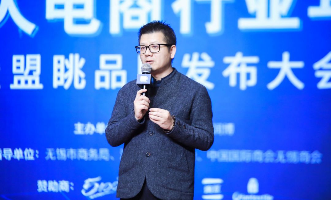 方凱雷最新,方凱雷最新動態(tài)，探索科技前沿，引領(lǐng)行業(yè)創(chuàng)新