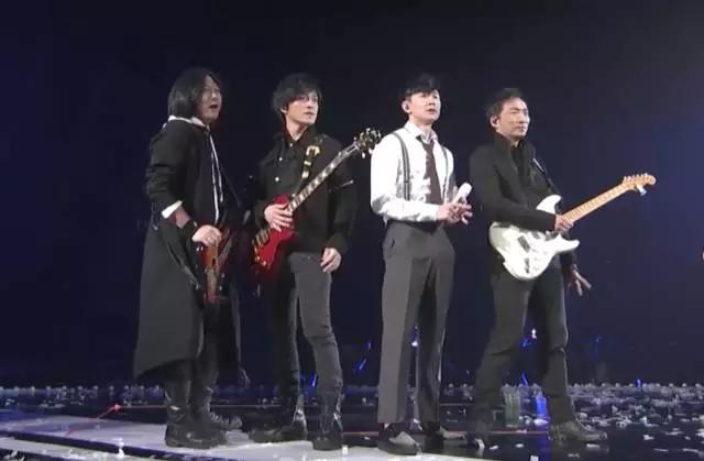 林俊杰最新翻唱歌曲，小巷深處的音樂與美食之旅