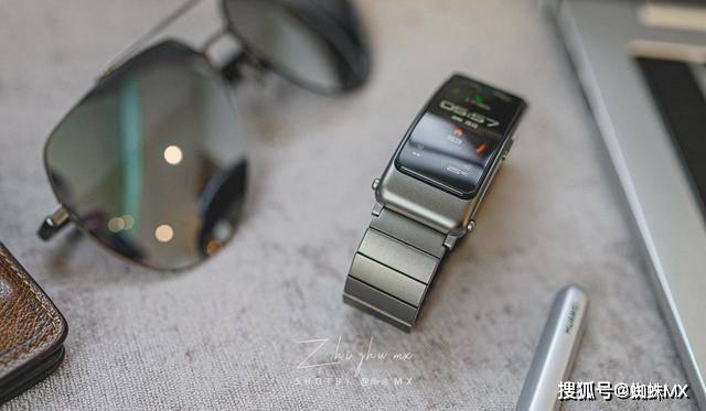 華為最新款手環(huán)，愛的日常，溫馨的陪伴紐帶