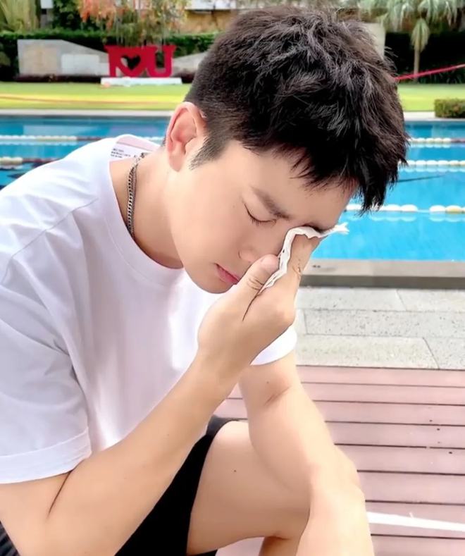 賈乃亮最新直播手機(jī)，直播間的溫馨日常與友情的紐帶展現(xiàn)標(biāo)題魅力！