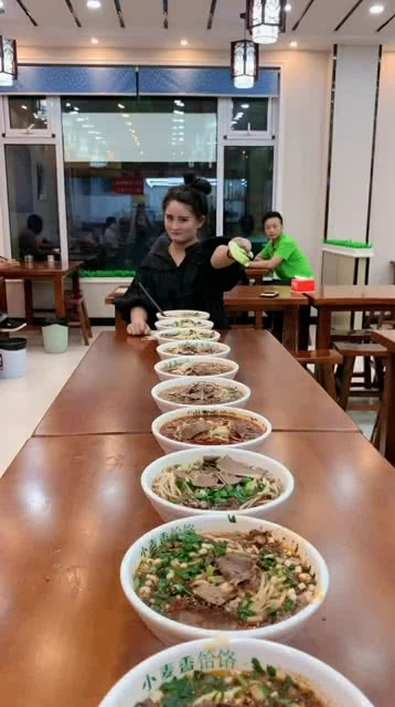 智能面食競技盛宴，全新科技引領(lǐng)吃面條比賽風(fēng)潮！