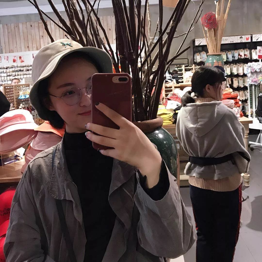 賀微演員，演藝之路的璀璨之星