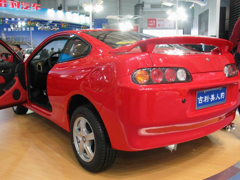 吉利美人豹新款上市，小巷中的隱藏特色小店亮相