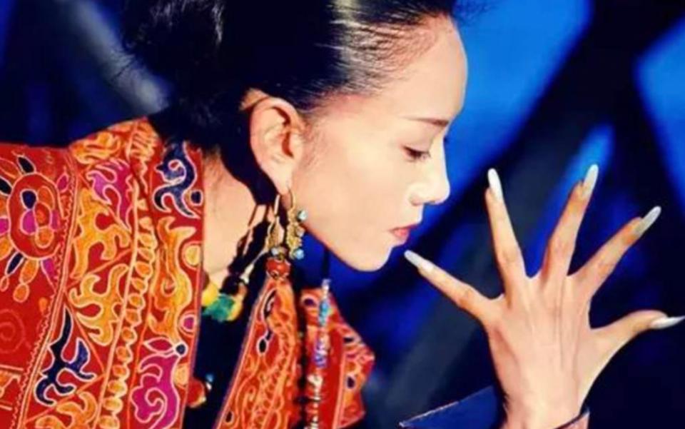 楊麗萍最新近照曝光，如何獲取并評價舞蹈巨星的最新照片？