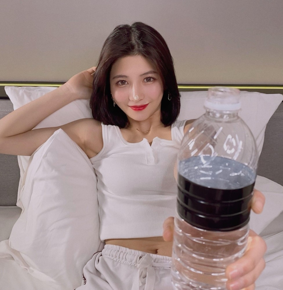 演員李潼，炸裂演技與魅力閃耀小紅書之星