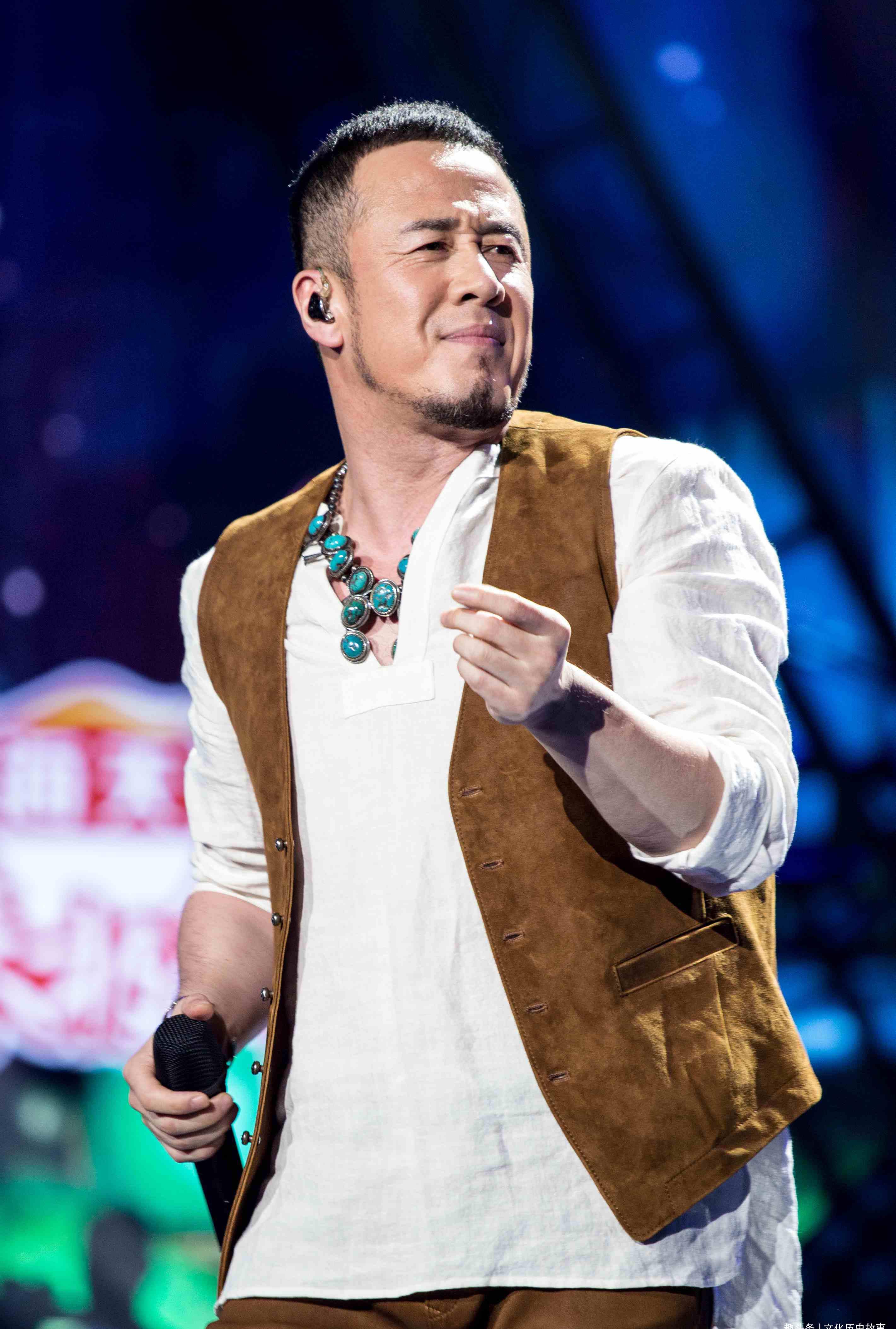 楊坤最新動態(tài)，科技潮流引領(lǐng)者，創(chuàng)新讓生活精彩紛呈