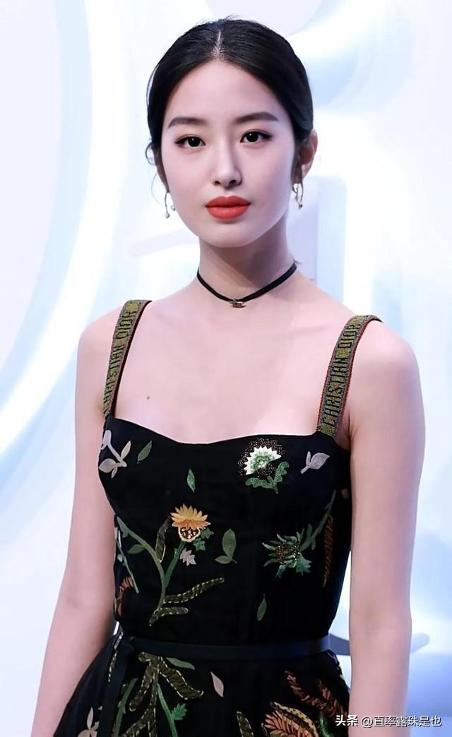 演員鈺探尋隱秘寶藏，小巷特色小店的奇妙之旅