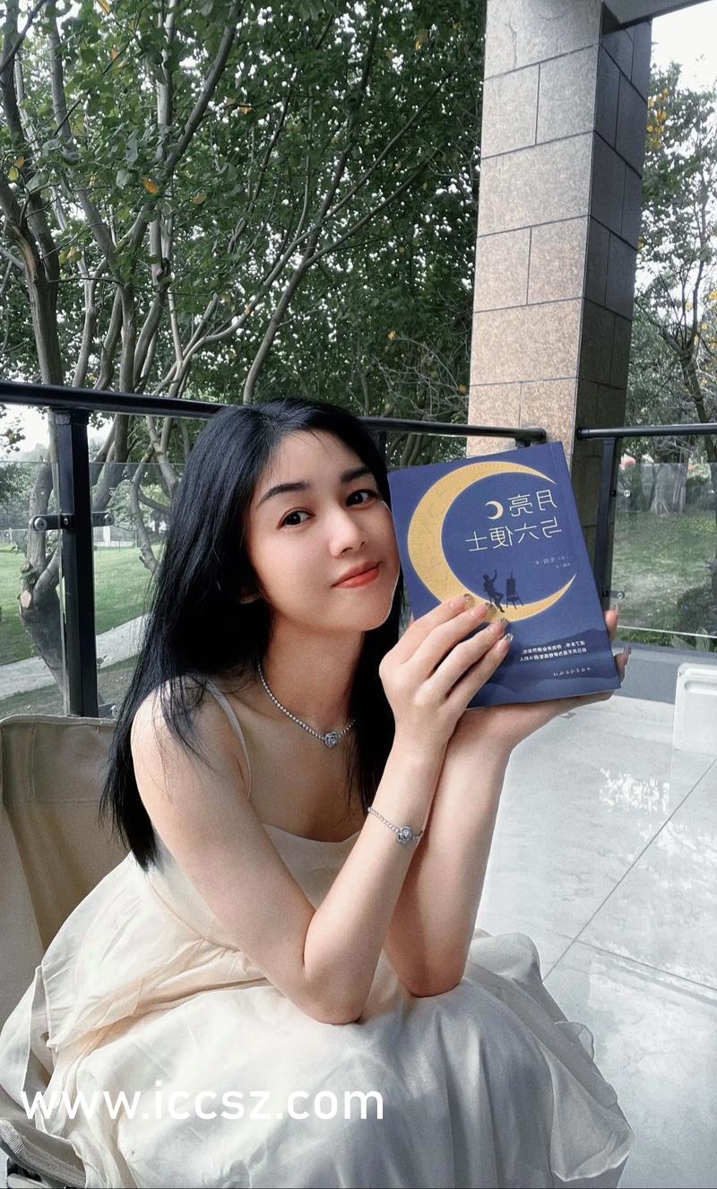 科技與藝術(shù)交融，動漫美女脫光衣服的全新體驗