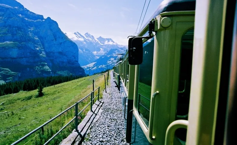 成都至哈爾濱機(jī)票價(jià)格查詢(xún)，時(shí)空之旅的飛行軌跡