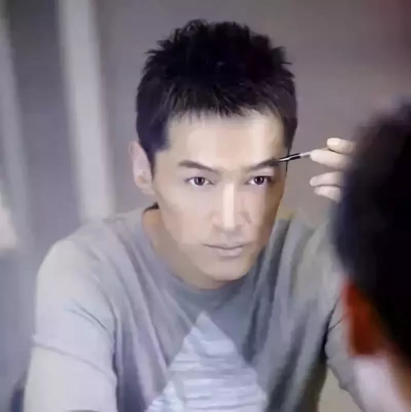 男明星與同性戀話題，理解與尊重的步驟指南