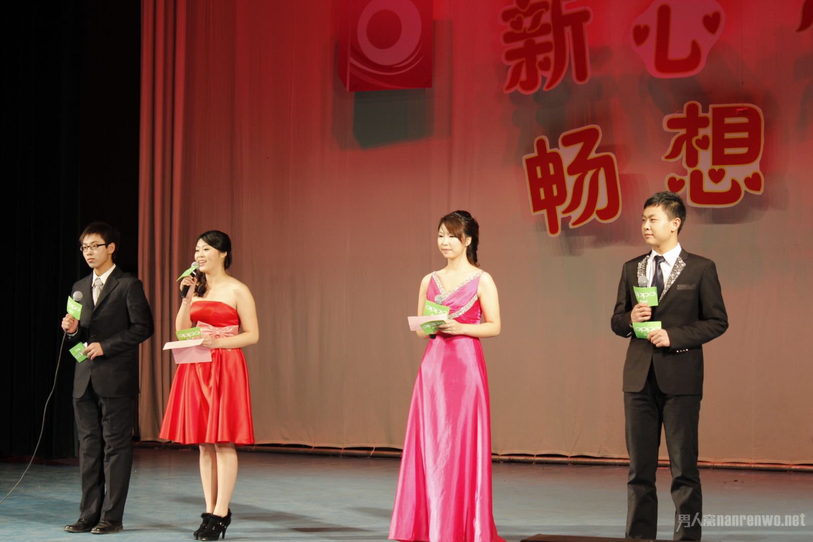 引領(lǐng)時(shí)代風(fēng)尚的舞臺(tái)之韻，最新主持詞精選集