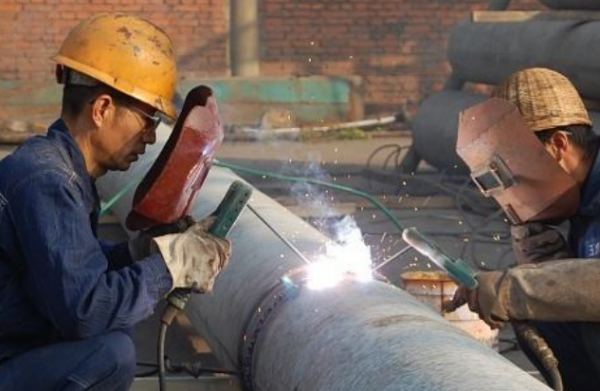 最新電焊工退休年齡，自然美景下的職業(yè)人生探索之旅