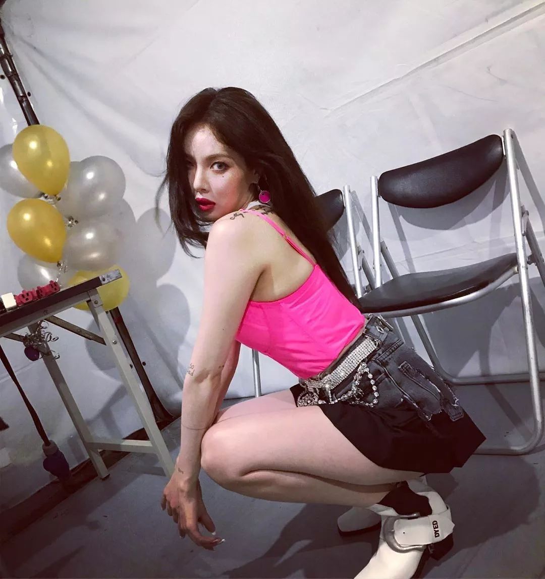 泫雅擁抱自然，尋找內(nèi)心寧?kù)o之旅的最新動(dòng)態(tài)