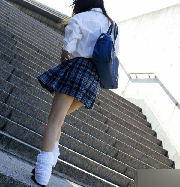 最新女校服，時代變遷中的校園風(fēng)尚標(biāo)志